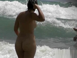 La plaja, Nudisti