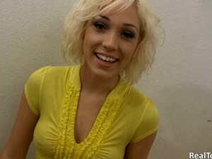 Solo Model With Natural Tits Masturbates Using Machine