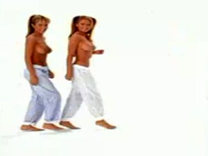 Gadis cantik, Erotis, Celana jin, Kembar