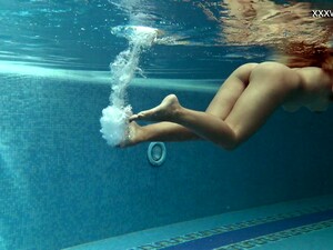 Bikini, Bajo el agua