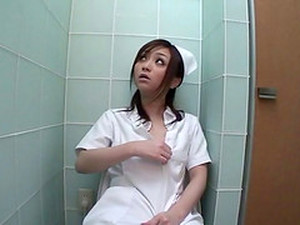 ممرضة, حمام